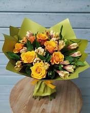 Букет цветов из:  Альстромерии и Розы #REPLACE_PRED# Красный