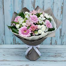 Букет цветов из:  Герберы, Альстромерии и Хризантемы в Красный