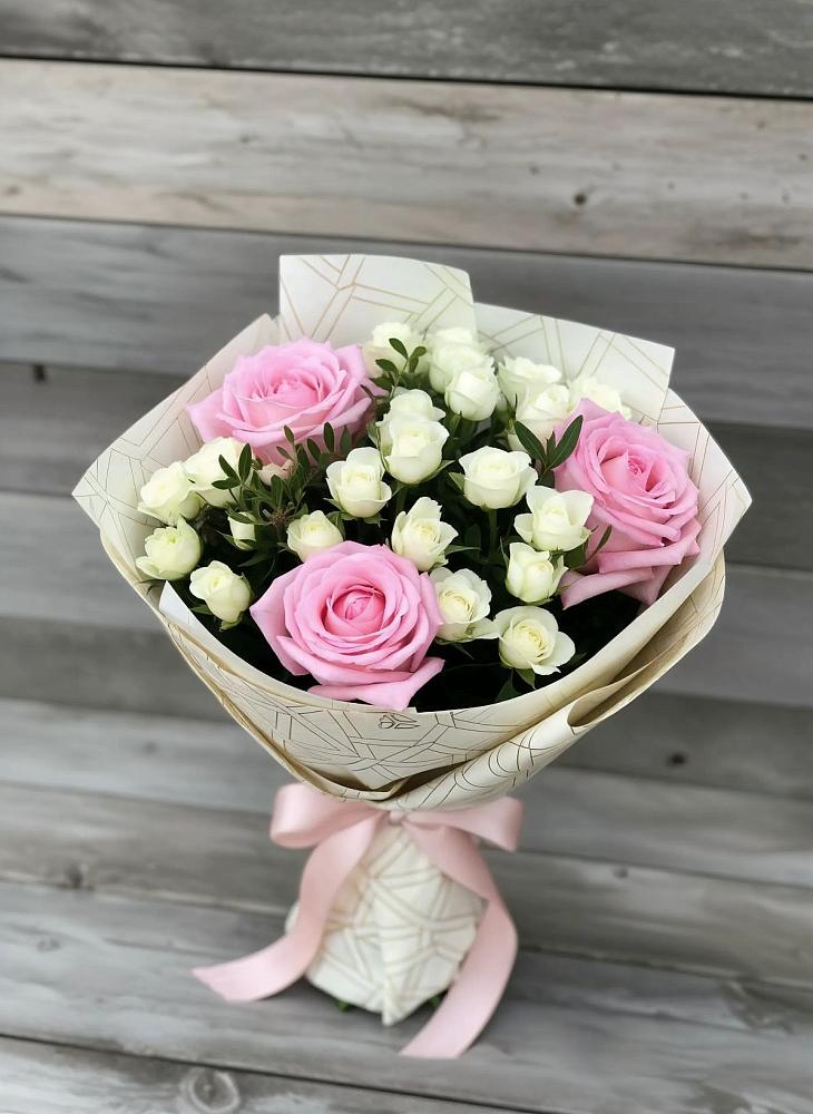 Букет цветов из: Розы в Красный