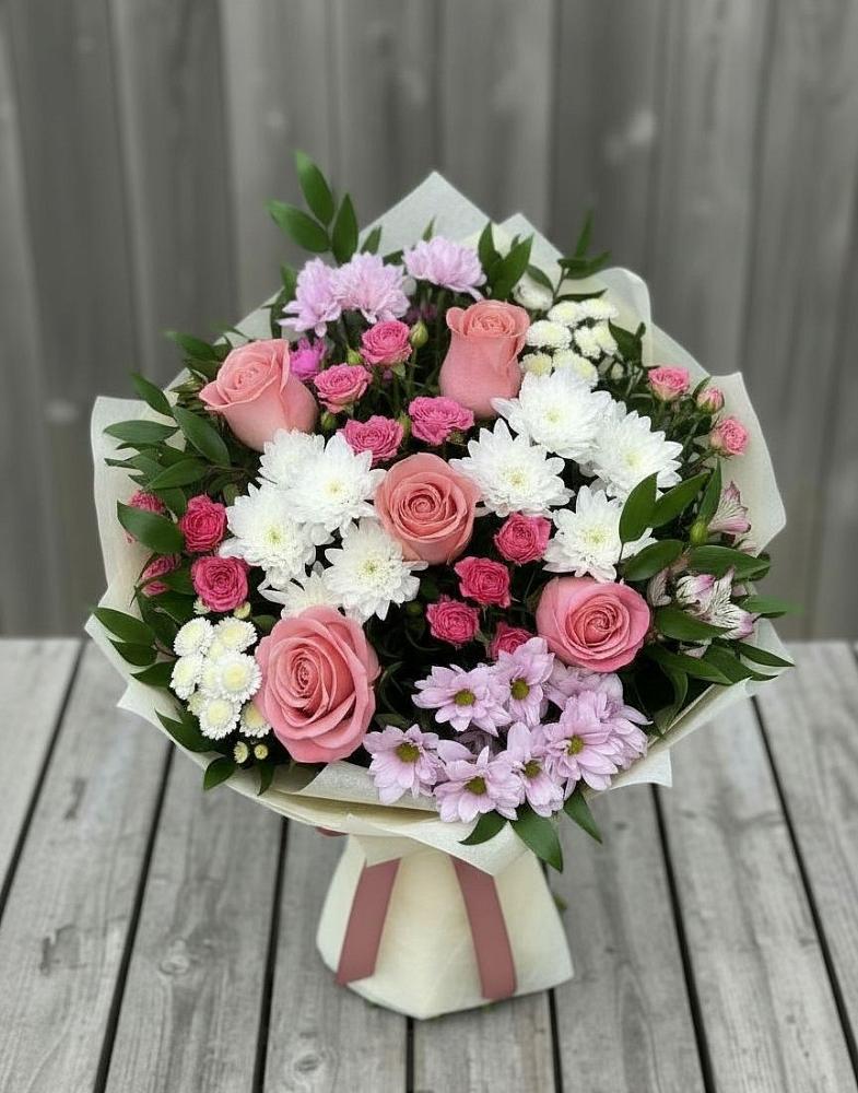 Букет цветов из: Альстромерии, Гвоздики, Розы и Хризантемы в Красный