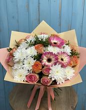 Букет цветов из:  Розы, Герберы и Хризантемы в Красный