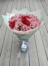 Букет цветов из:  Альстромерии в Красный