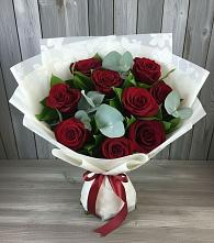 Букет цветов из:  Розы в Красный