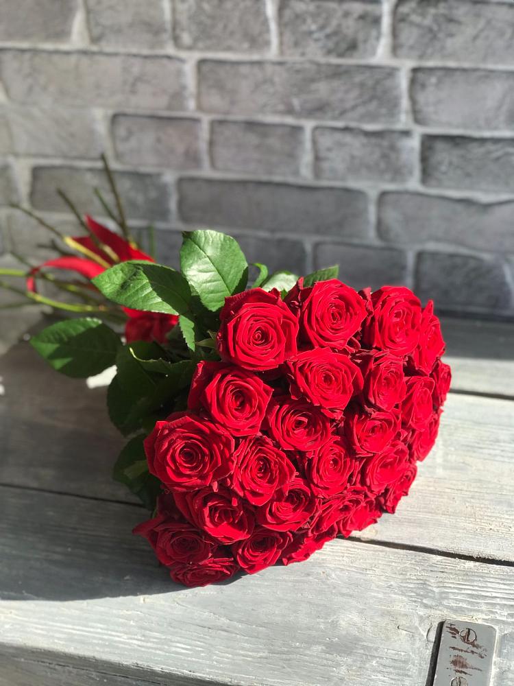 Букет Красные розы Фридом в Красный