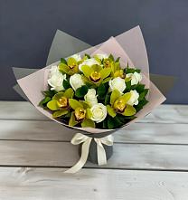 Букет цветов из:  Орхидеи и Розы в Красный