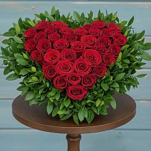 Цветочная композиция из Розы в виде сердца #REPLACE_PRED# Красный