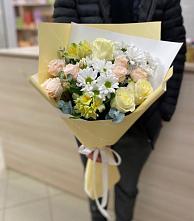 Букет цветов из:  Альстромерии, Розы и Хризантемы в Красный