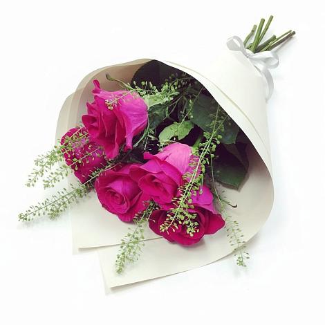 Букет цветов из: Розы в Красный