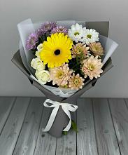 Букет цветов из:  Розы, Герберы и Хризантемы в Красный