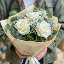 Букет цветов из:  Розы в Красный