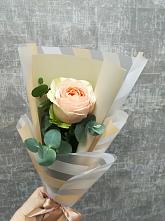 Букет цветов из:  Розы в Красный