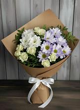 Букет цветов из:  Хризантемы и Розы в Красный