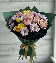 Букет цветов из:  Хризантемы и Розы в Красный