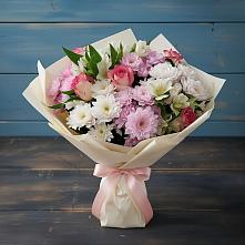 Букет цветов из:  Хризантемы, Альстромерии и Розы в Красный