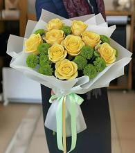 Букет цветов из:  Хризантемы и Розы в Красный