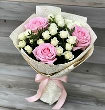 Букет цветов из:  Розы в Красный