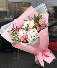 Букет цветов из:  Розы, Лизиантусы и Хризантемы в Красный