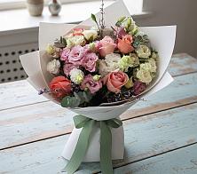 Букет цветов из:  Розы, Лизиантусы и Гвоздики в Красный