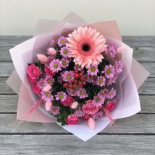 Букет цветов из:  Розы, Герберы и Хризантемы в Красный