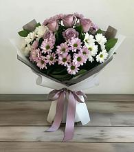 Букет цветов из:  Хризантемы и Розы в Красный