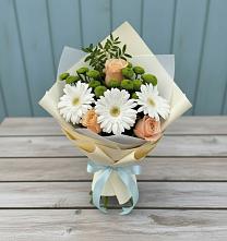 Букет цветов из:  Герберы, Розы и Хризантемы в Красный