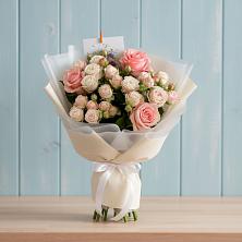 Букет цветов из:  Розы в Красный