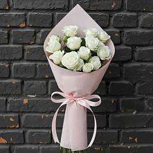 Букет цветов из:  Розы в Красный